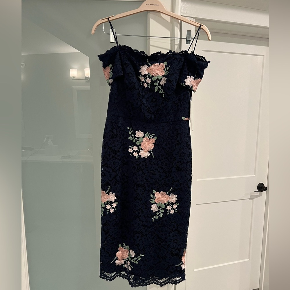 Nicole Miller navy lace dress with embroidered floral detail. Size 6. NWT.